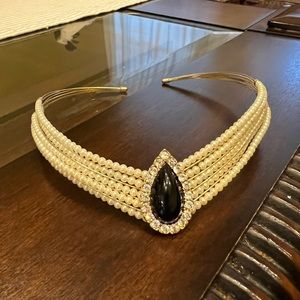1980's Classic Pearl, Black tear drop accent & Gold Wire Choker Collar Necklace